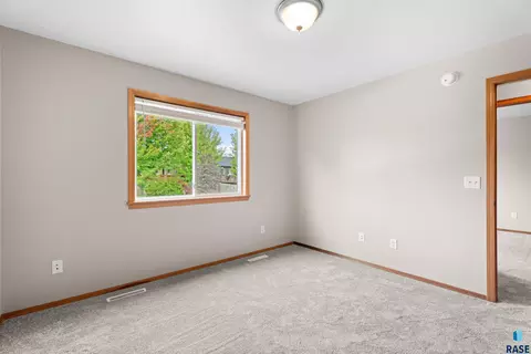 5209 S Mayo Ave, Sioux Falls, SD 57106 photo 21