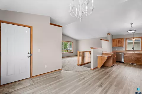 5209 S Mayo Ave, Sioux Falls, SD 57106 photo 12