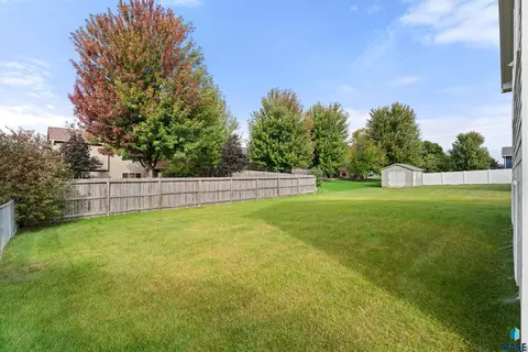 5209 S Mayo Ave, Sioux Falls, SD 57106 photo 4