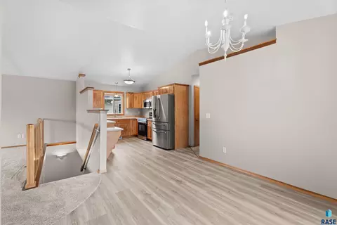 5209 S Mayo Ave, Sioux Falls, SD 57106 photo 11