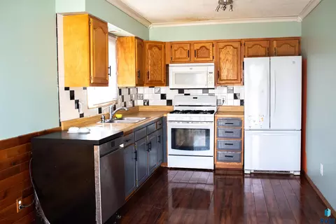 5116 E 16th St, Sioux Falls, SD 57110 photo 2