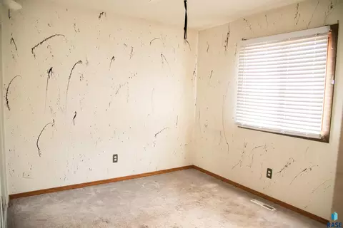 5116 E 16th St, Sioux Falls, SD 57110 photo 11