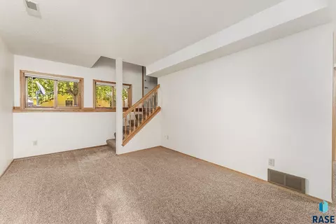 1505 E Cedar Cir, Brandon, SD 57005 photo 22