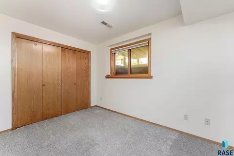 1505 E Cedar Cir, Brandon, SD 57005 photo 12