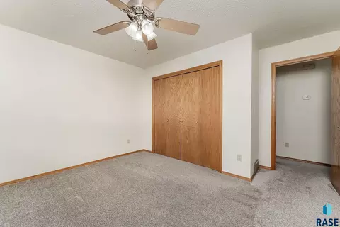 1505 E Cedar Cir, Brandon, SD 57005 photo 9
