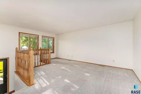 1505 E Cedar Cir, Brandon, SD 57005 photo 4