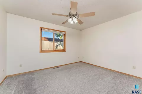 1505 E Cedar Cir, Brandon, SD 57005 photo 8