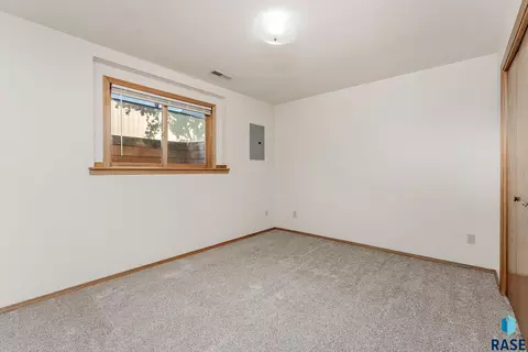 1505 E Cedar Cir, Brandon, SD 57005 photo 11