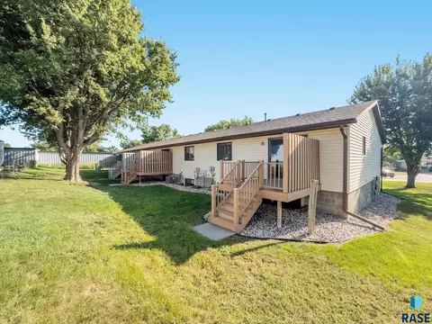 1505 E Cedar Cir, Brandon, SD 57005 photo 3