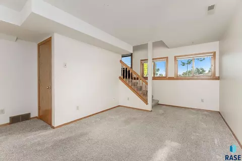 1505 E Cedar Cir, Brandon, SD 57005 photo 10