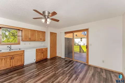 1505 E Cedar Cir, Brandon, SD 57005 photo 6