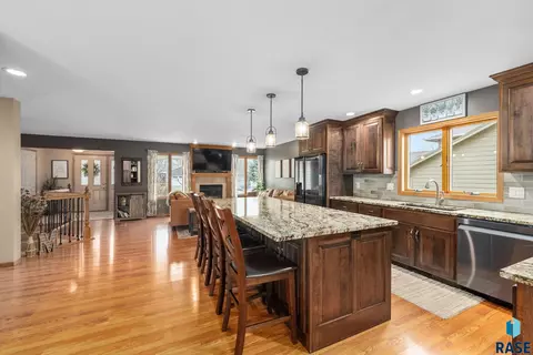 201 E 9th St, Crooks, SD 57020 photo 8