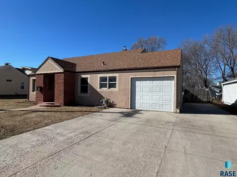 1005 N Kiwanis Ave, Sioux Falls, SD 57104