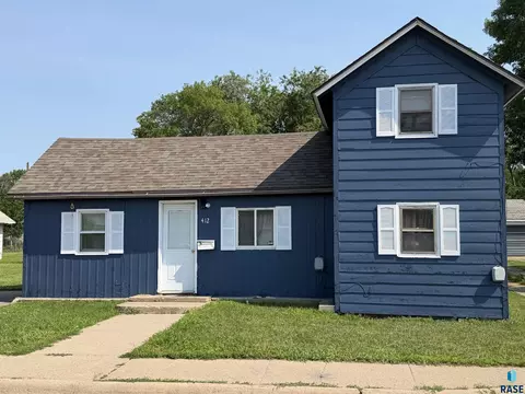412 SW 2nd St, Madison, SD 57042