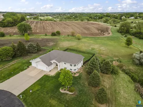 47869 Chateau Ct, Harrisburg, SD 57032