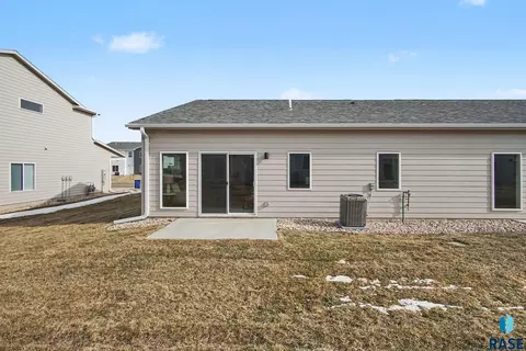 3611 S Broek Dr, Sioux Falls, SD 57106 photo 14