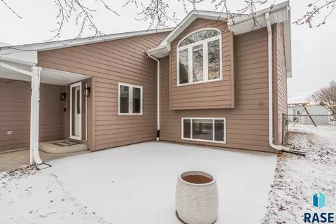 901 E Pine St, Brandon, SD 57005 photo 4