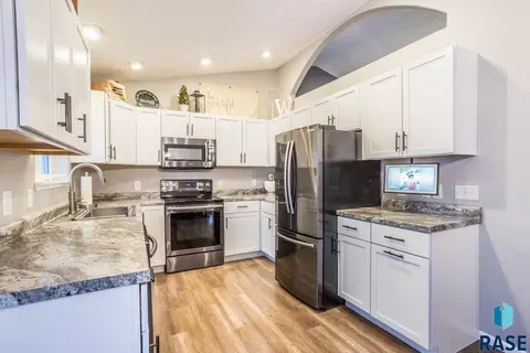 901 E Pine St, Brandon, SD 57005 photo 12