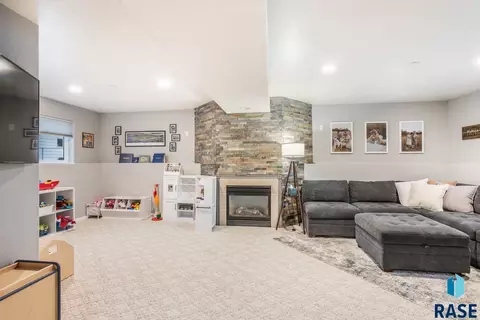 901 E Pine St, Brandon, SD 57005 photo 21