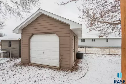 901 E Pine St, Brandon, SD 57005 photo 30