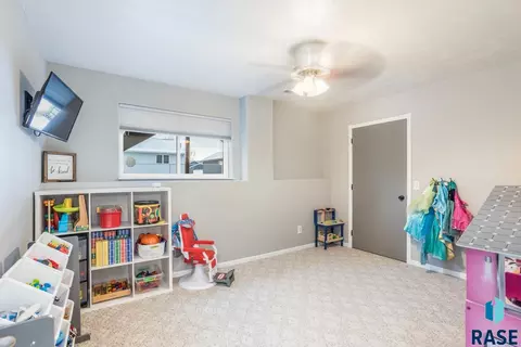901 E Pine St, Brandon, SD 57005 photo 25