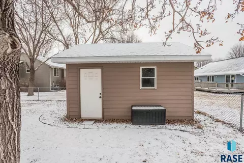 901 E Pine St, Brandon, SD 57005 photo 31