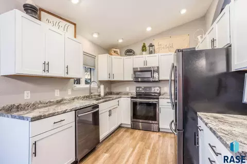 901 E Pine St, Brandon, SD 57005 photo 13