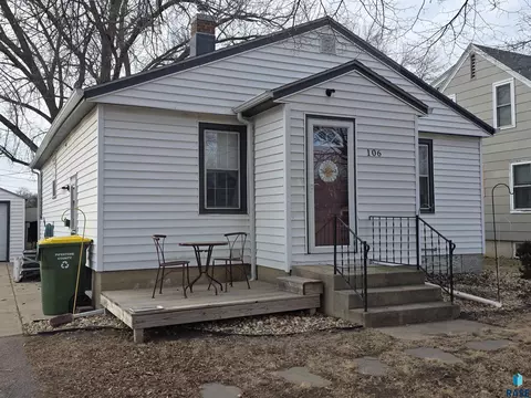 106 8th Ave SW, Pipestone, MN 56164