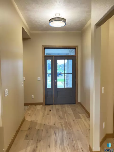 Entry Way - 7101 E Copper Stone Cir, Sioux Falls, SD 57110 photo 1 of 2