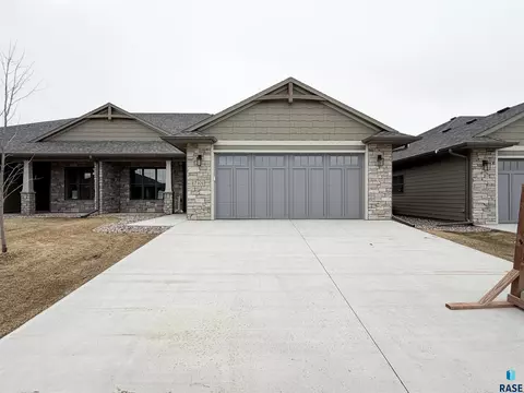 7101 E Copper Stone Cir, Sioux Falls, SD 57110