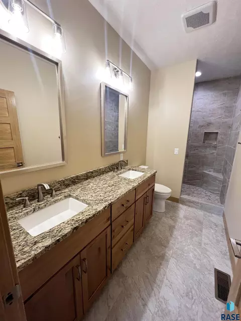 Bath - 7101 E Copper Stone Cir, Sioux Falls, SD 57110 photo 2 of 3