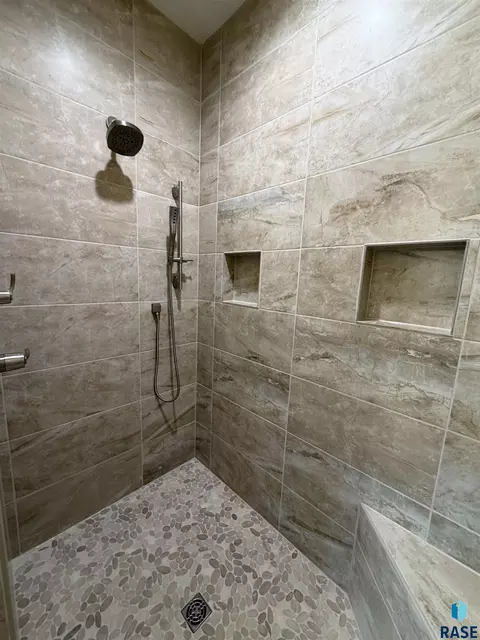 Bath - 7101 E Copper Stone Cir, Sioux Falls, SD 57110 photo 3 of 3