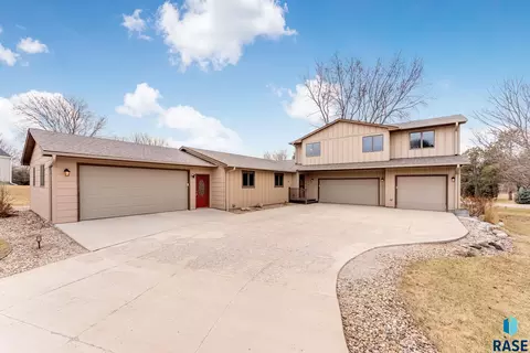 7301 E Palomino Rd, Sioux Falls, SD 57110