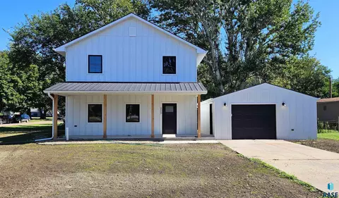 300 Iowa St, Centerville, SD 57014