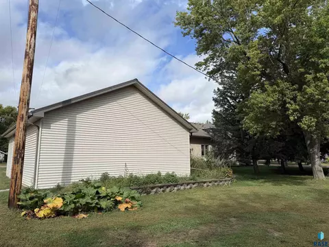 Exterior - 201 E 3rd St, Marion, SD 57043 photo 4 of 5