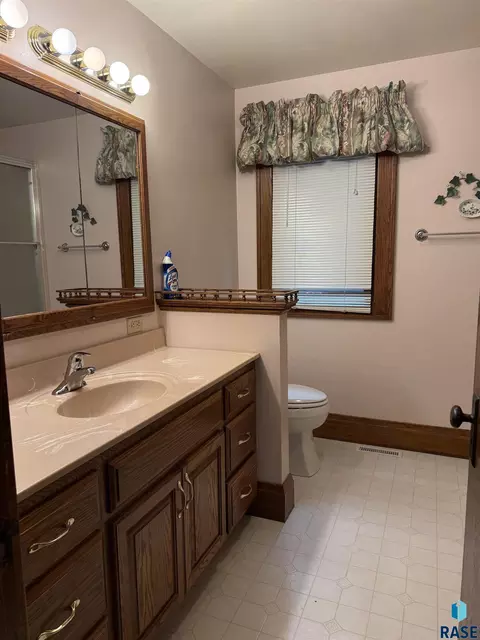 Bath - 201 E 3rd St, Marion, SD 57043 photo 1 of 7