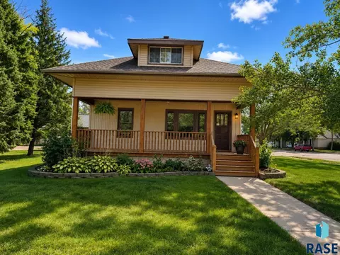 201 E 3rd St, Marion, SD 57043