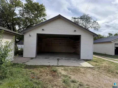 Exterior - 201 E 3rd St, Marion, SD 57043 photo 3 of 5