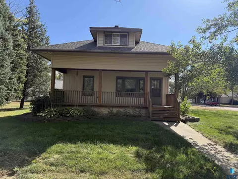 201 E 3rd St, Marion, SD 57043