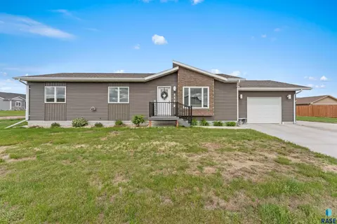 203 Cherry Ln, Chamberlain, SD 57325