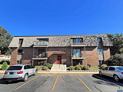 3600 S Gateway Blvd #104, Sioux Falls, SD 57106