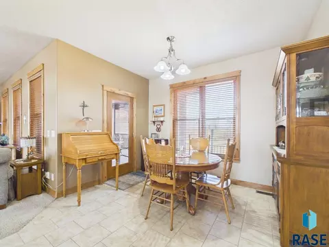 Dining - 48190 268th St, Brandon, SD 57005 photo 1 of 4