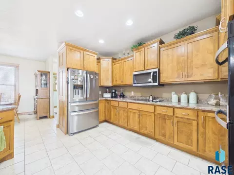 Kitchen - 48190 268th St, Brandon, SD 57005 photo 2 of 5