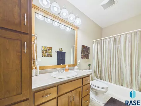 Bath - 48190 268th St, Brandon, SD 57005 photo 6 of 7