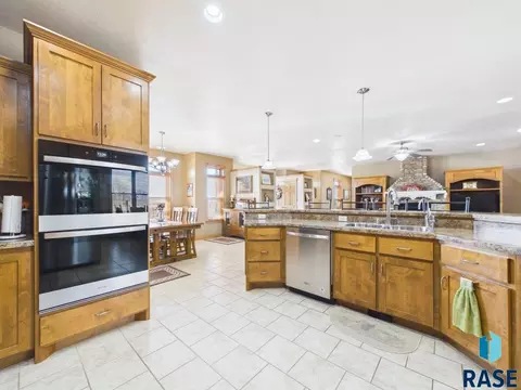 Kitchen - 48190 268th St, Brandon, SD 57005 photo 4 of 5