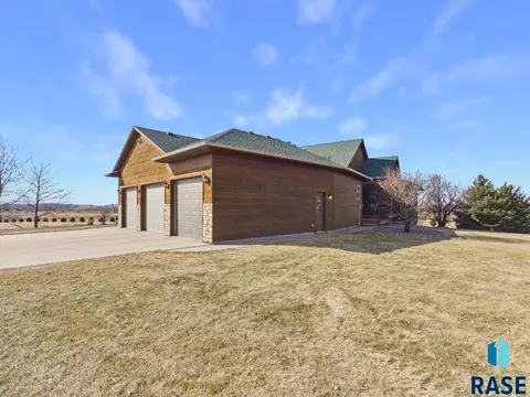 Exterior - 48190 268th St, Brandon, SD 57005 photo 4 of 13