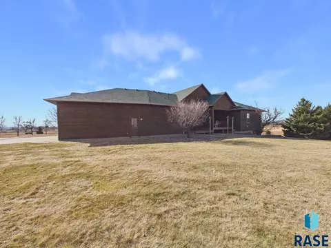 Exterior - 48190 268th St, Brandon, SD 57005 photo 5 of 13