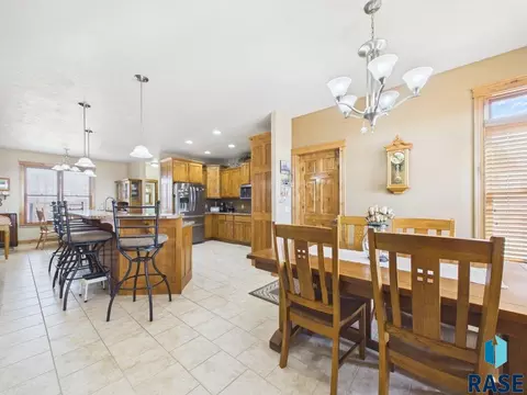Dining - 48190 268th St, Brandon, SD 57005 photo 2 of 4