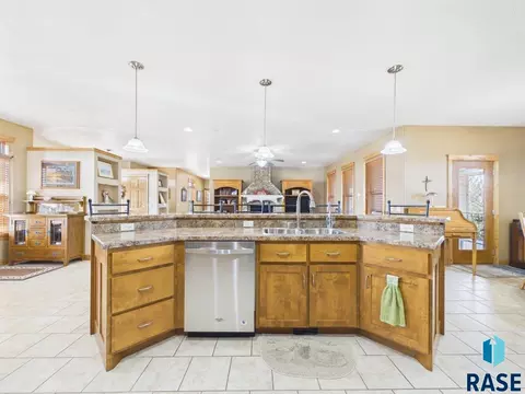 Kitchen - 48190 268th St, Brandon, SD 57005 photo 5 of 5