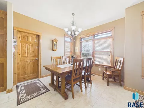 Dining - 48190 268th St, Brandon, SD 57005 photo 3 of 4